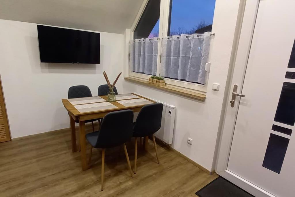Kleine, gemütliche Dachgeschosswohnung Laudenbach  Exterior foto