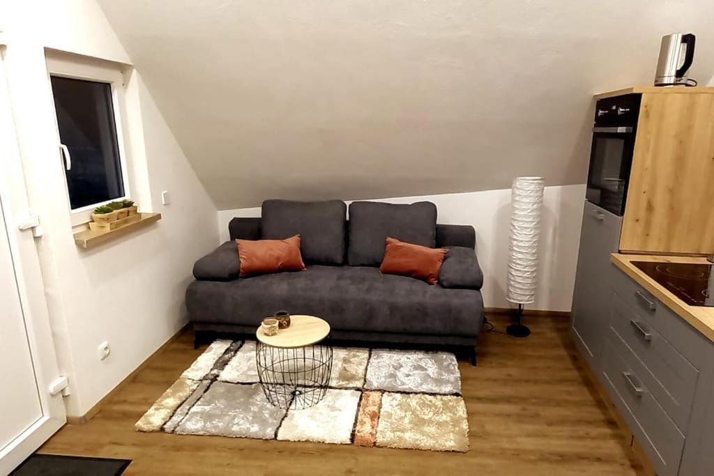 Kleine, gemütliche Dachgeschosswohnung Laudenbach  Exterior foto