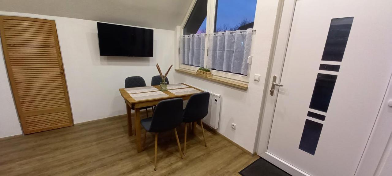 Kleine, gemütliche Dachgeschosswohnung Laudenbach  Exterior foto