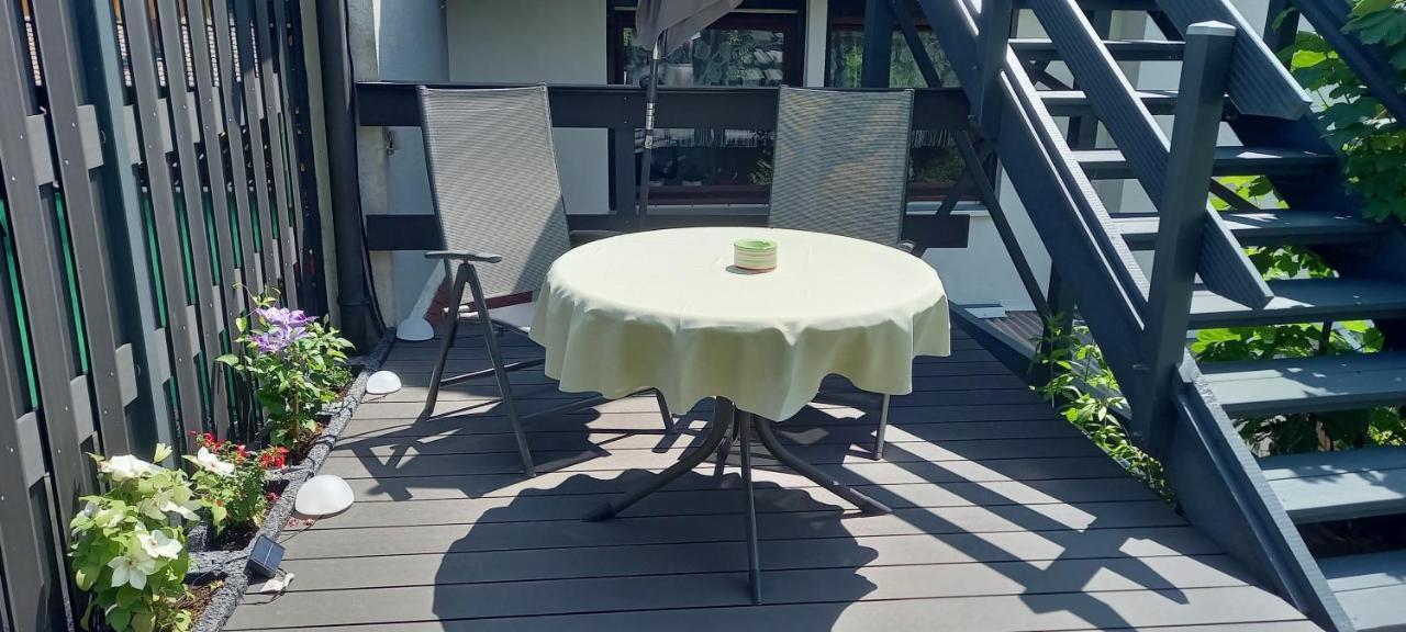 Kleine, gemütliche Dachgeschosswohnung Laudenbach  Exterior foto